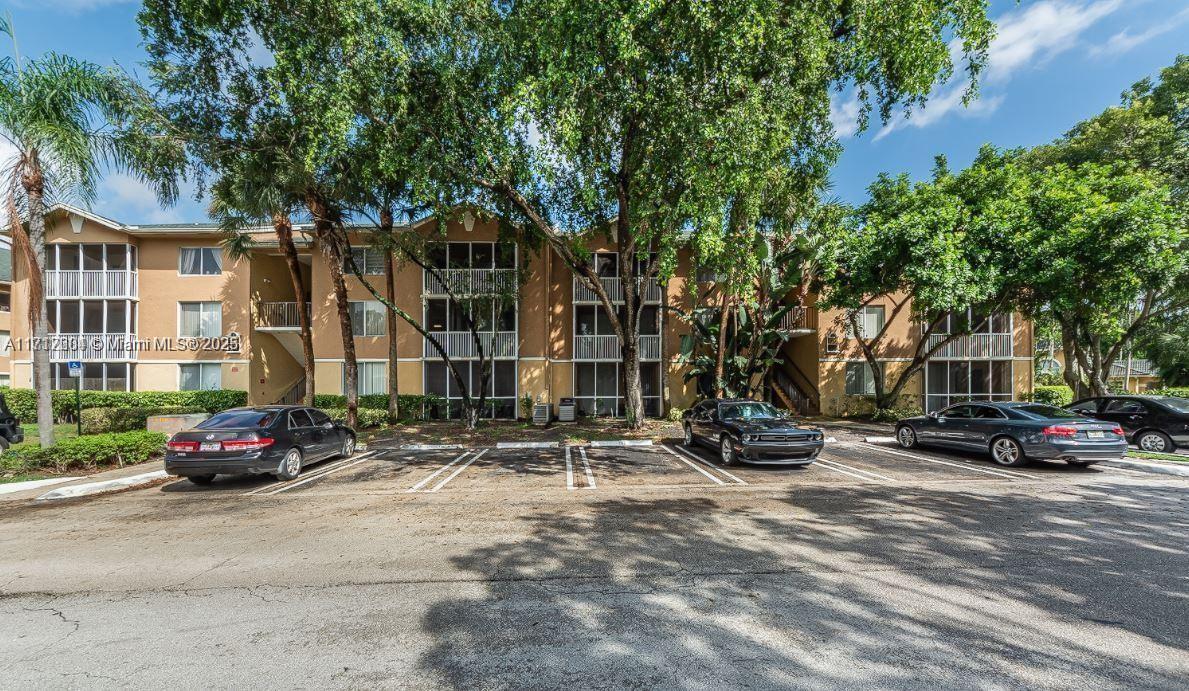 WINDWARD LAKES CONDO - Residential