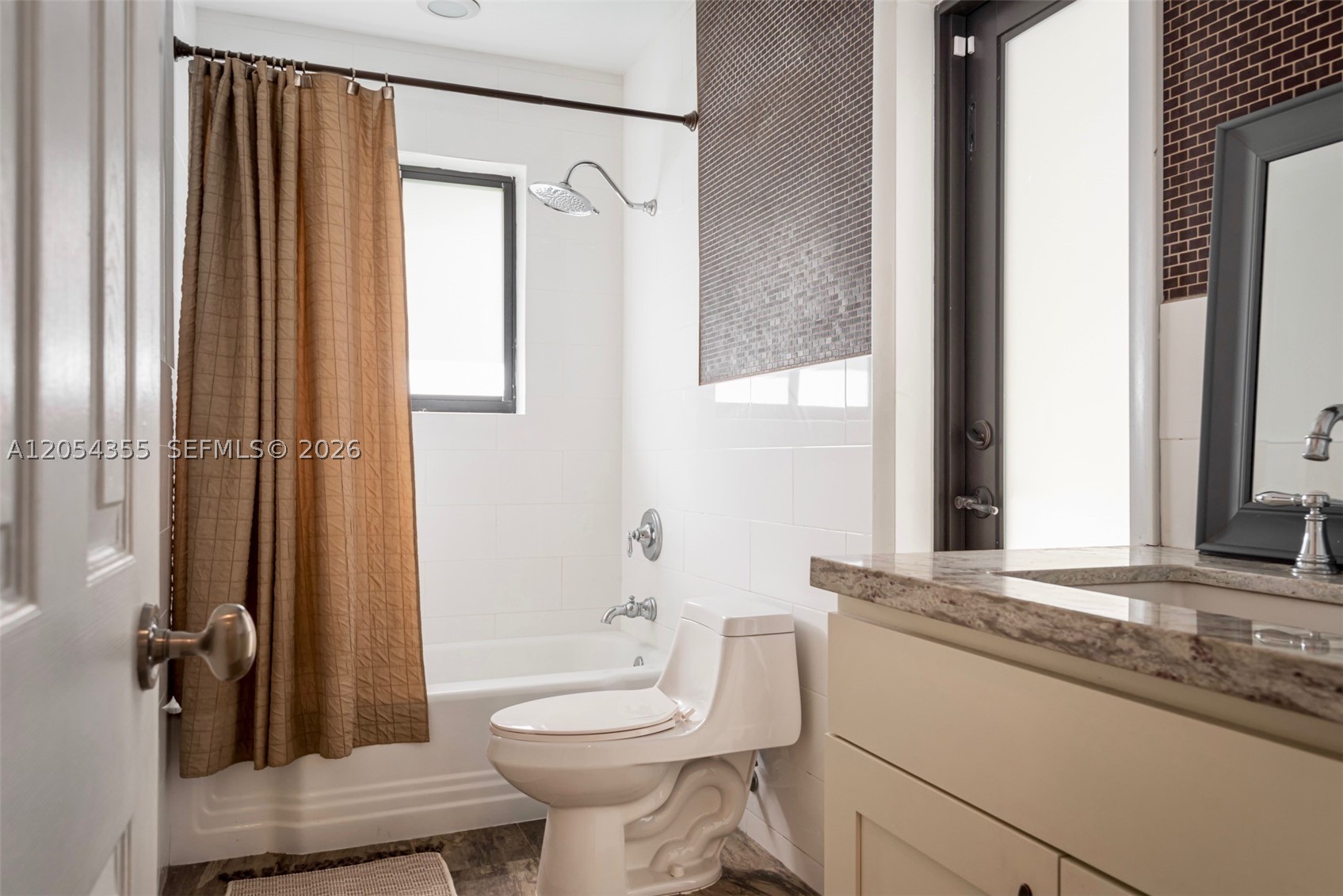 KENWOOD GARDENS - Residential Lease