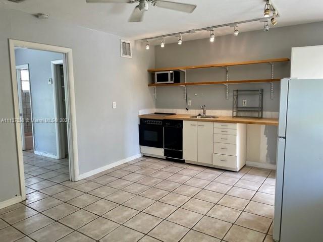 BEACH MANOR CONDO - Residential