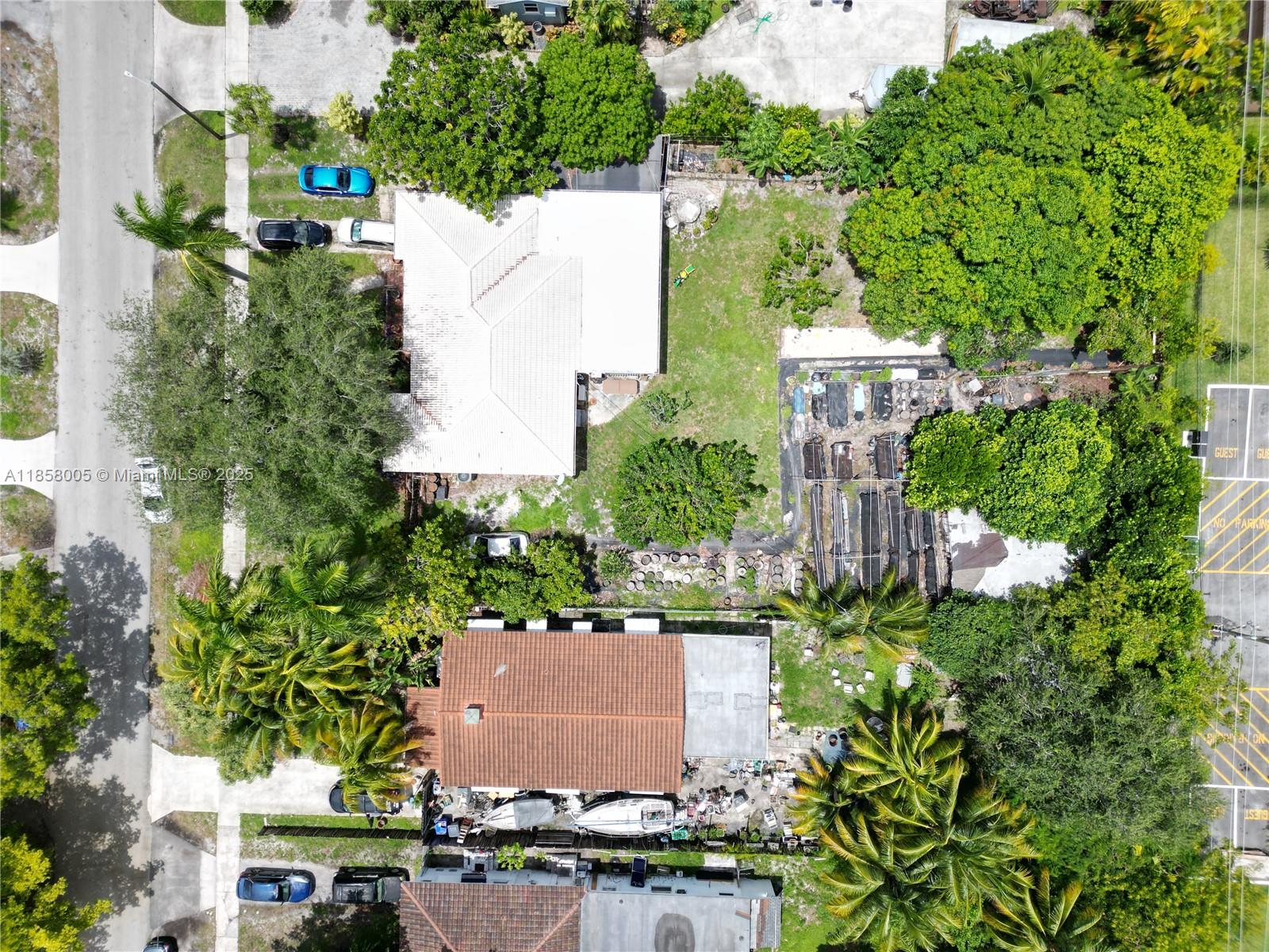 HOLLYWOOD LITTLE RANCHES - Residential