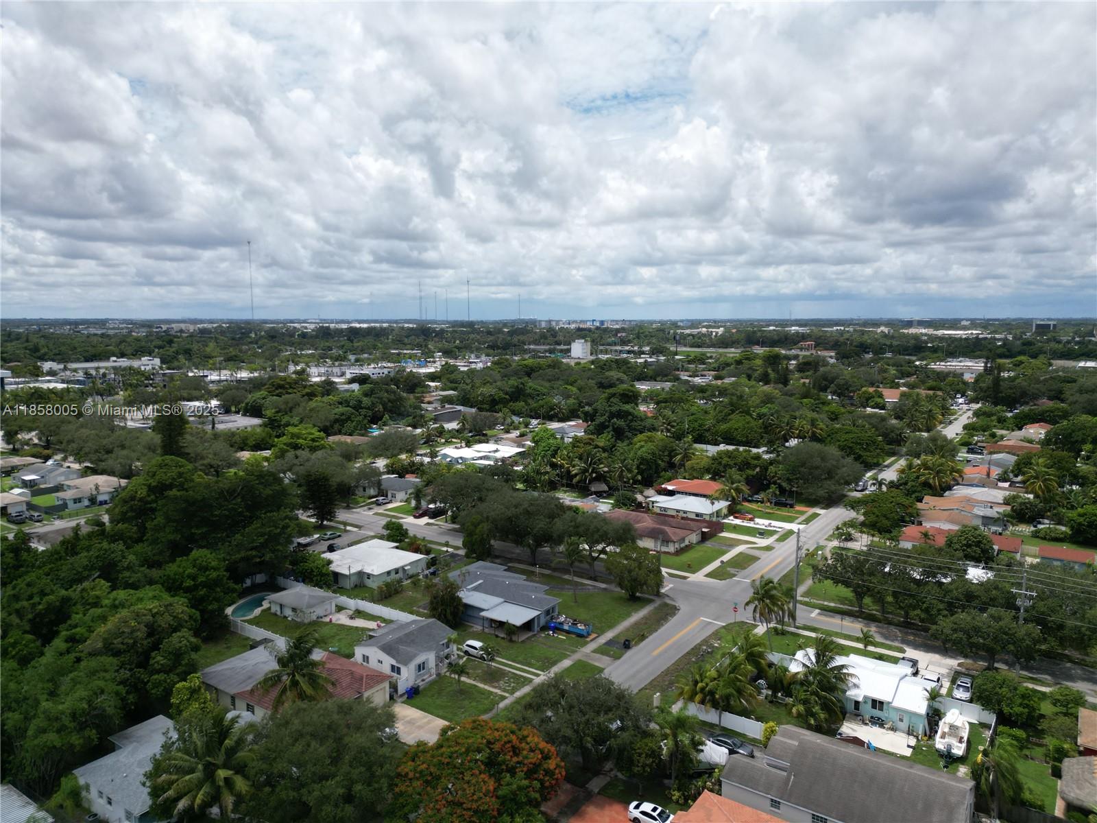 HOLLYWOOD LITTLE RANCHES - Residential
