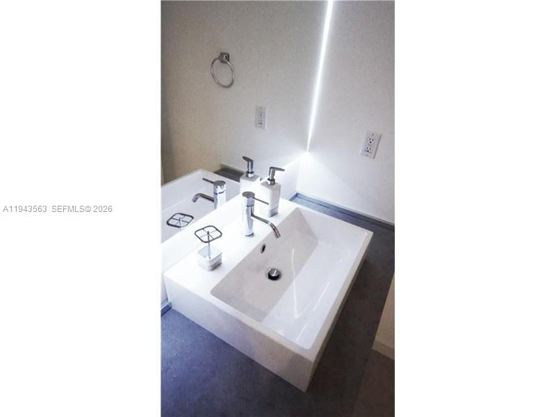 THE DECOPLAGE CONDO - Residential