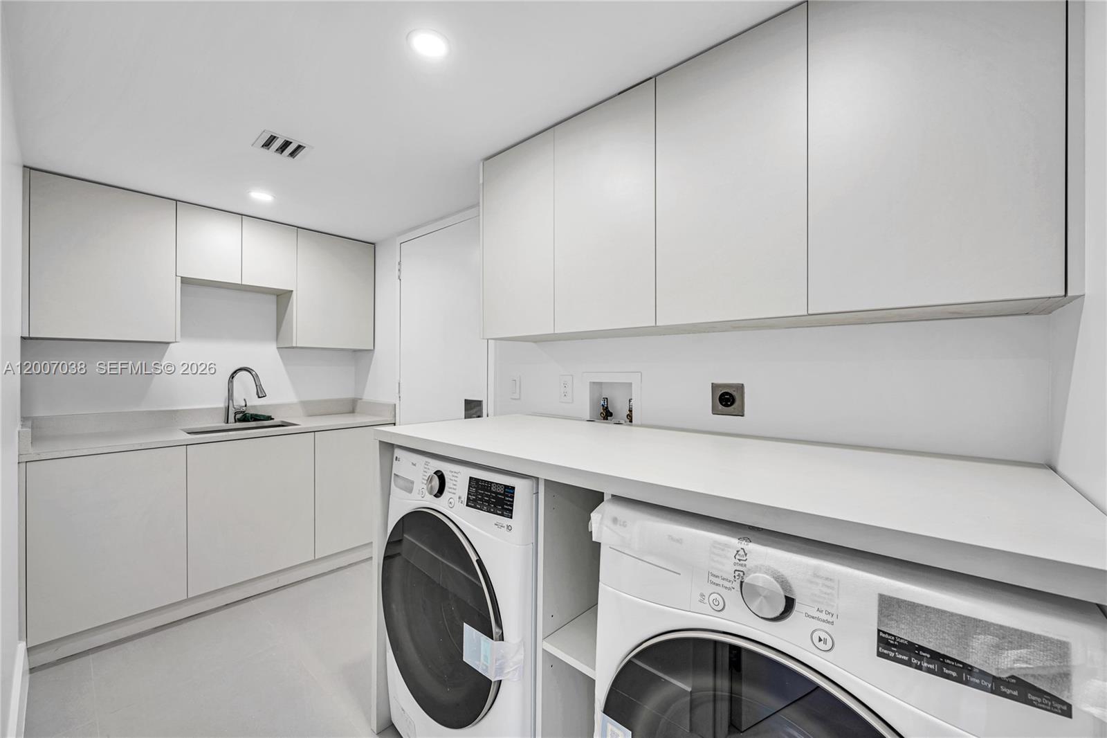 THE LANDMARK CONDO - Residential