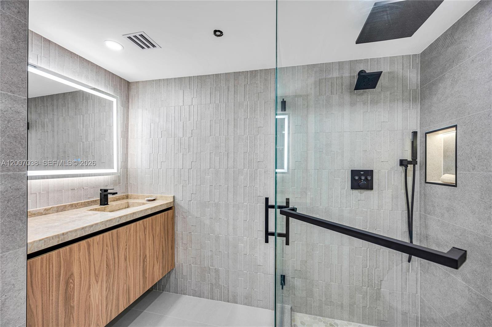 THE LANDMARK CONDO - Residential
