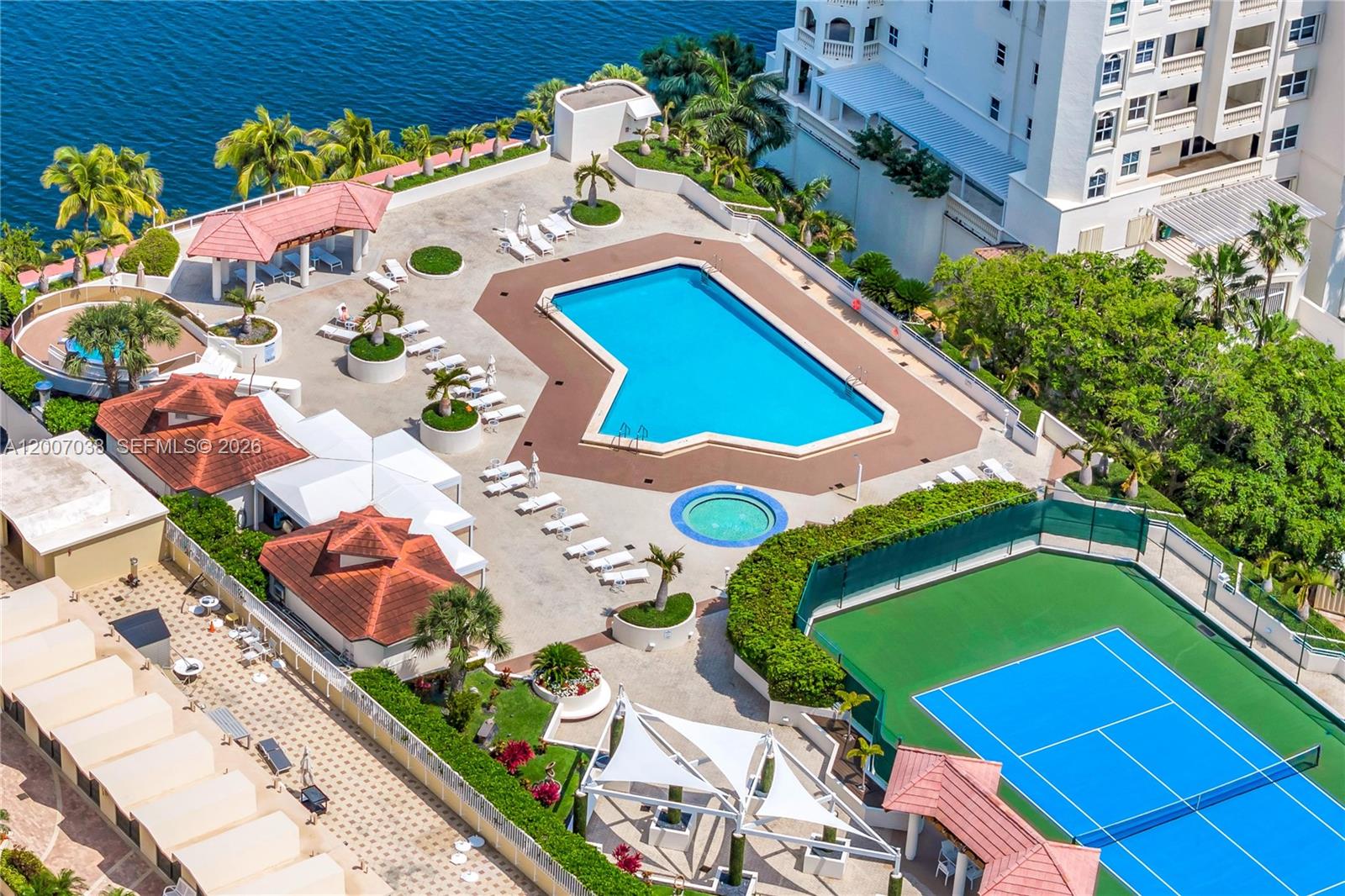 THE LANDMARK CONDO - Residential