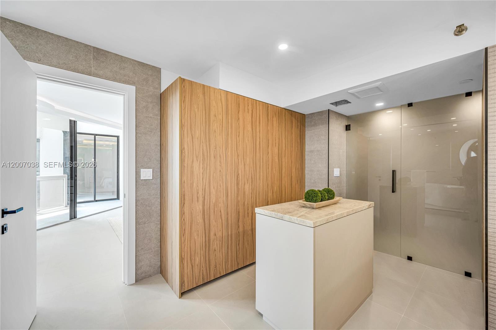 THE LANDMARK CONDO - Residential