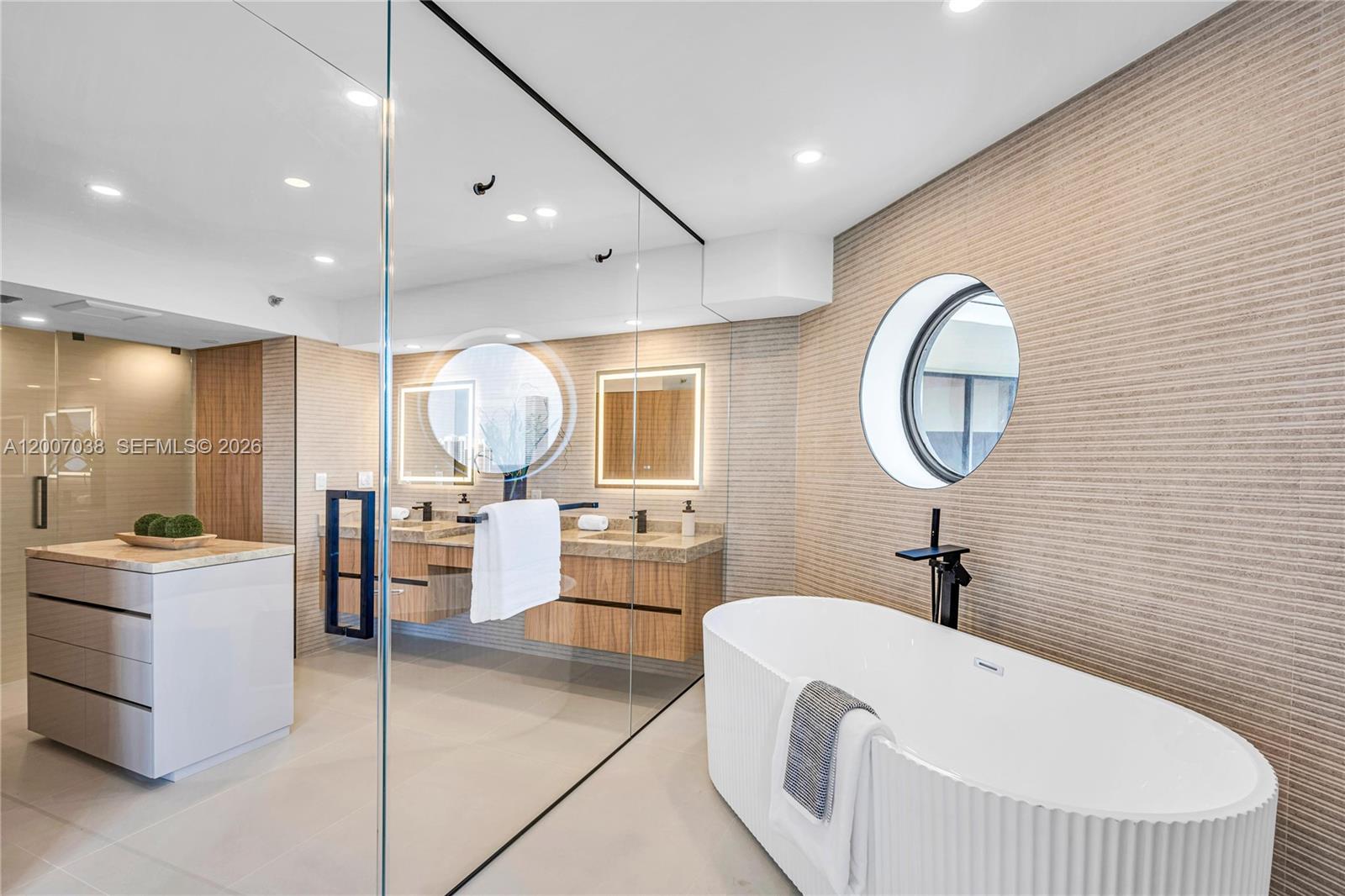 THE LANDMARK CONDO - Residential