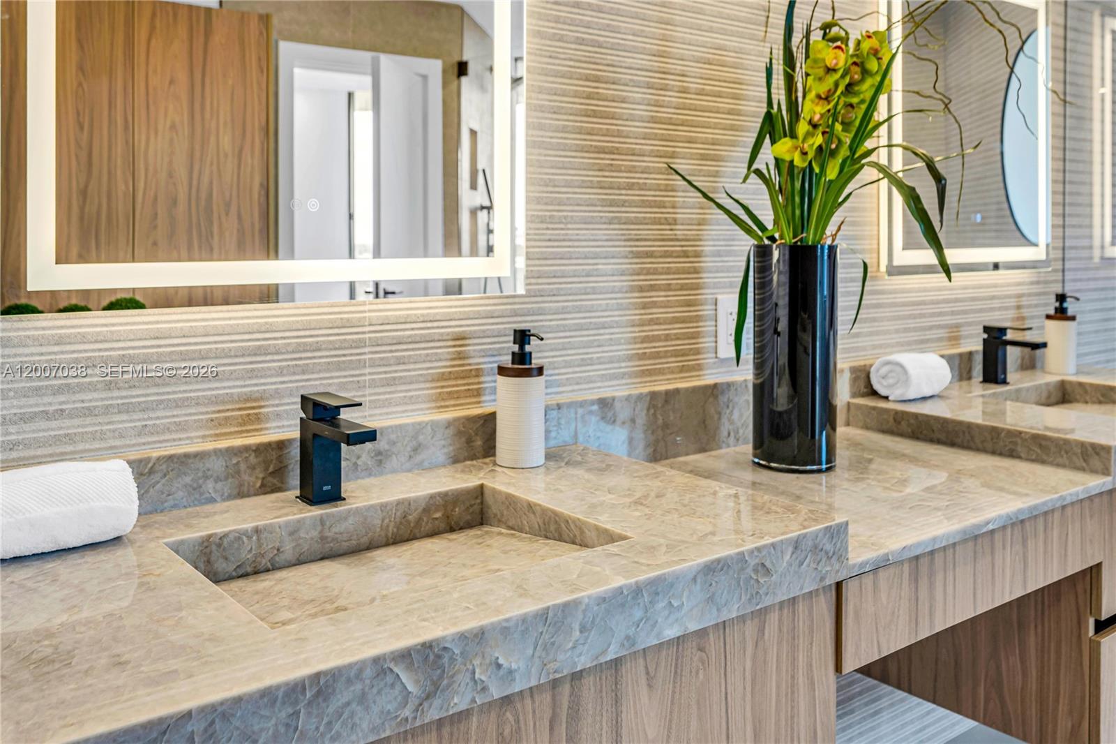 THE LANDMARK CONDO - Residential