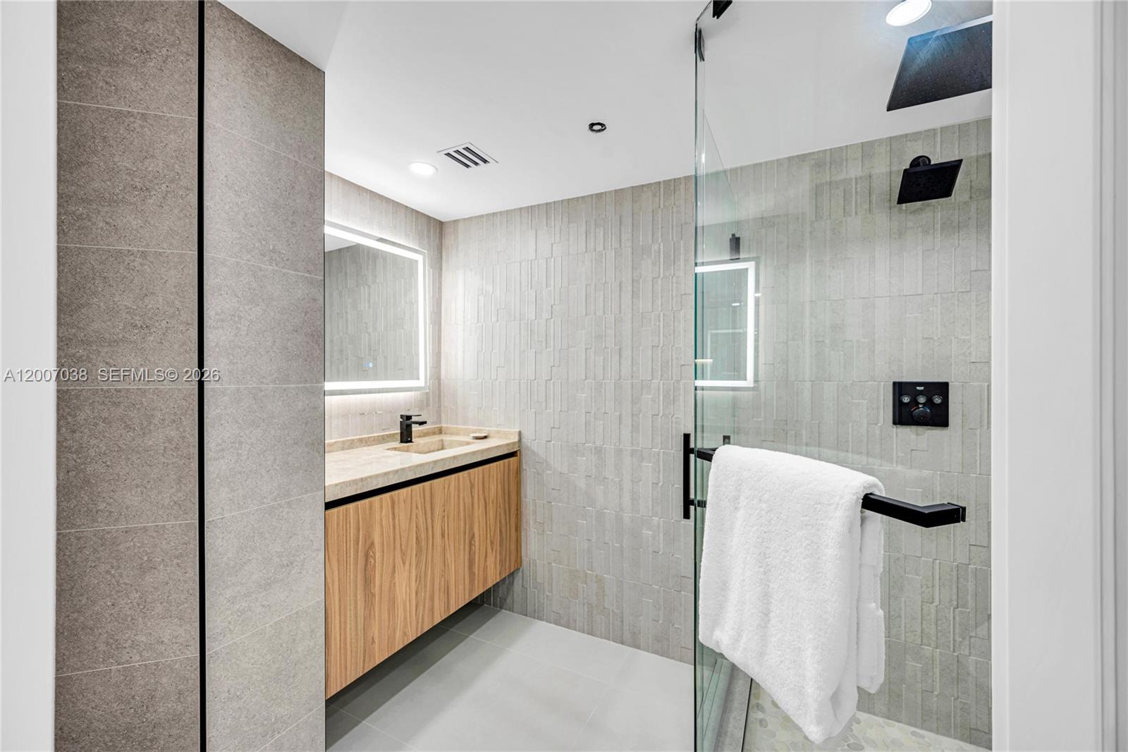THE LANDMARK CONDO - Residential