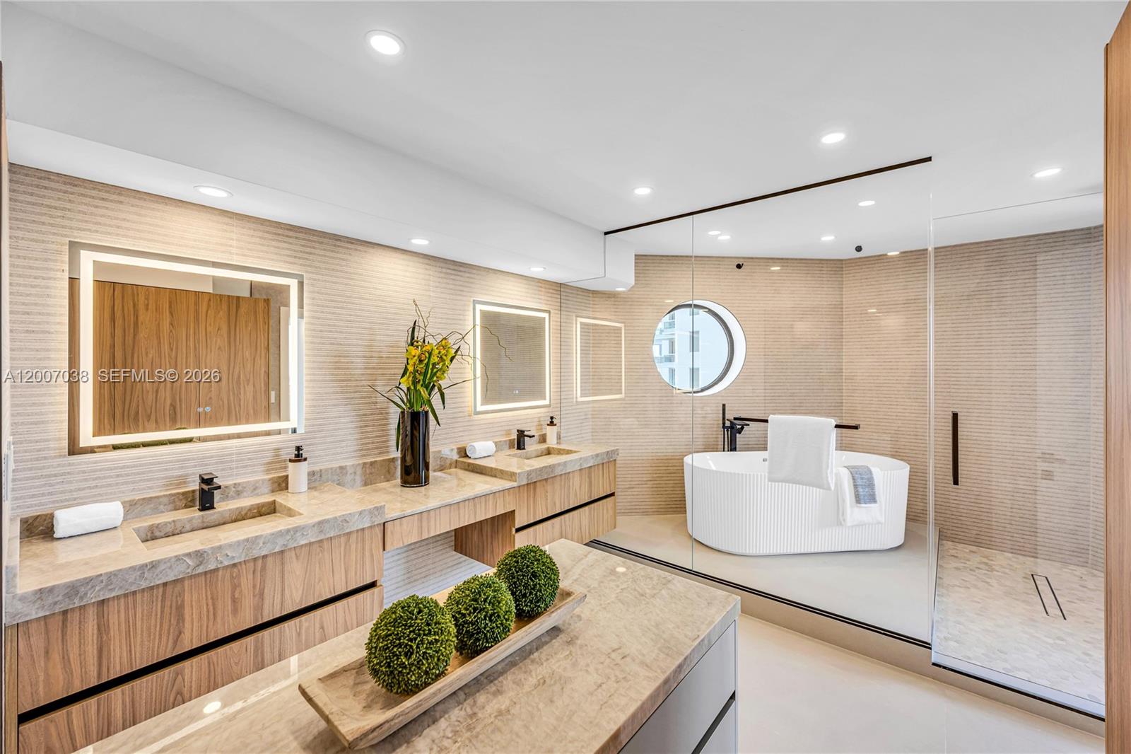 THE LANDMARK CONDO - Residential