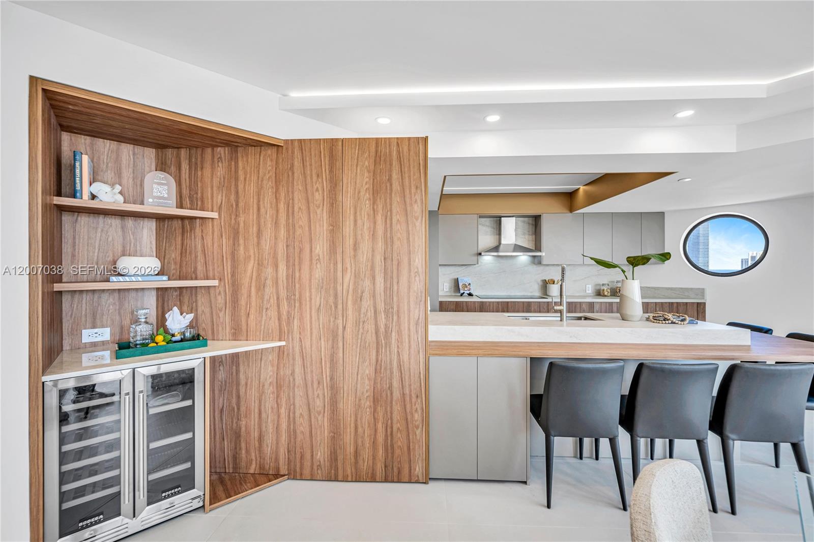 THE LANDMARK CONDO - Residential