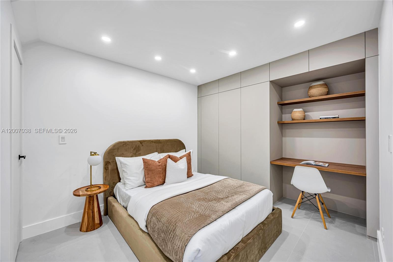 THE LANDMARK CONDO - Residential