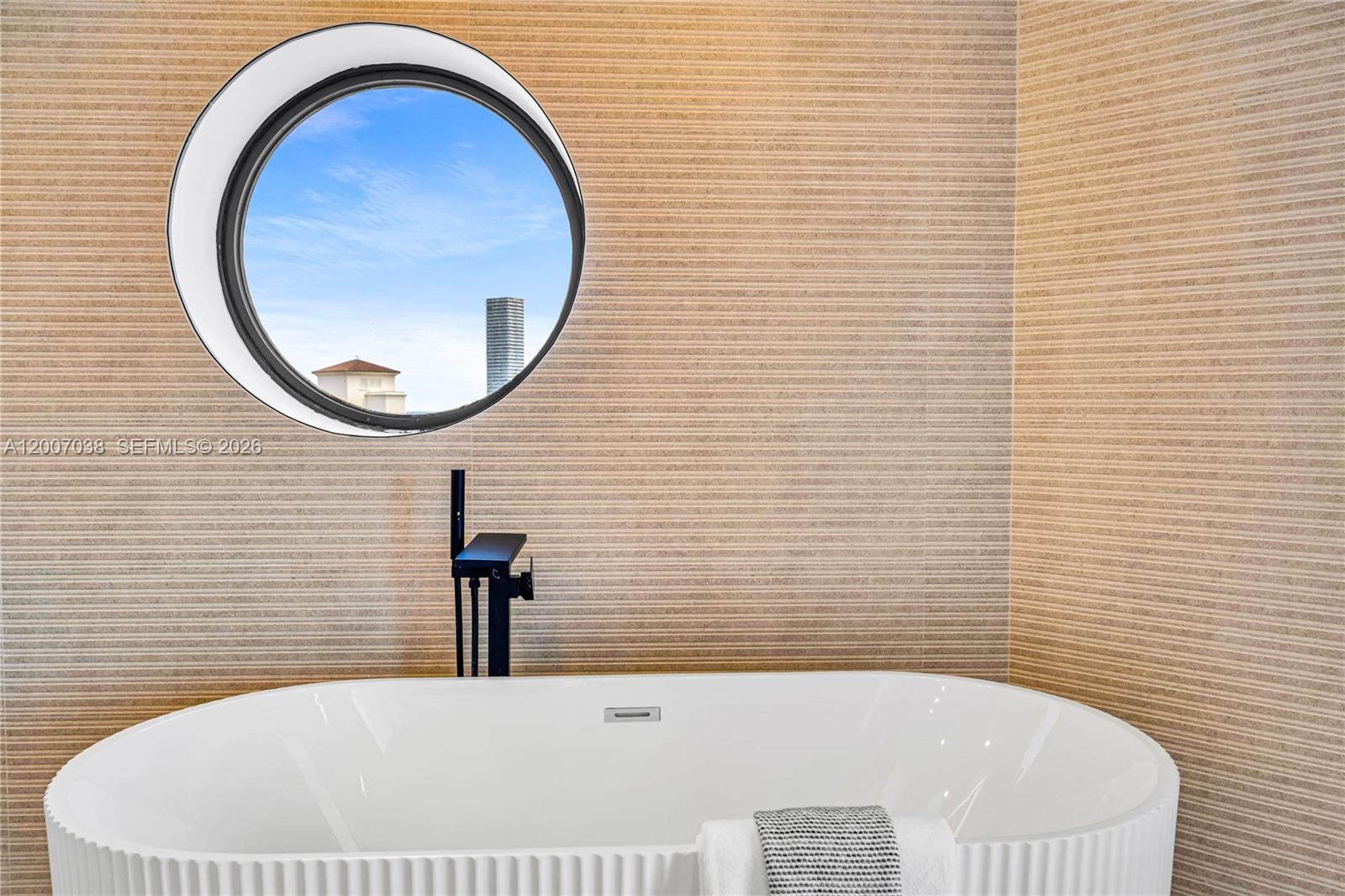 THE LANDMARK CONDO - Residential