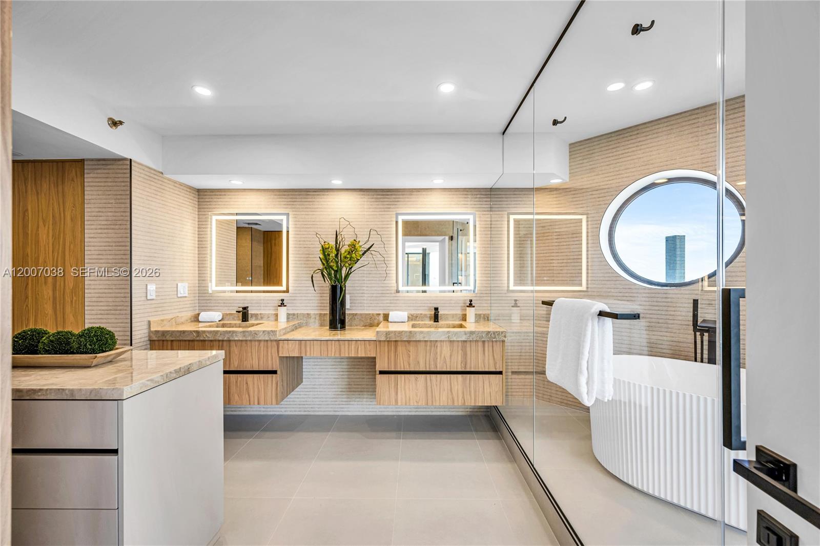 THE LANDMARK CONDO - Residential