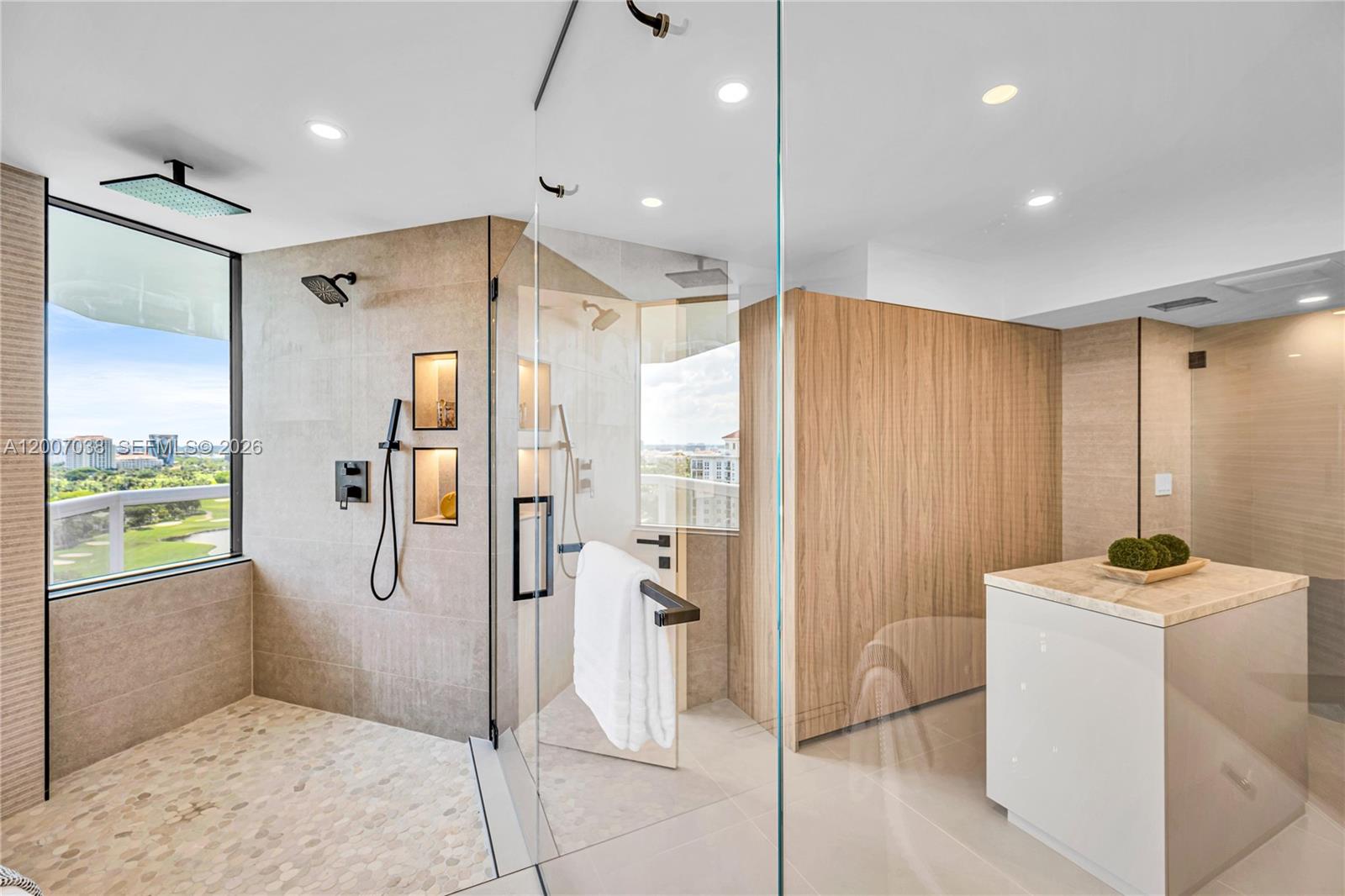 THE LANDMARK CONDO - Residential