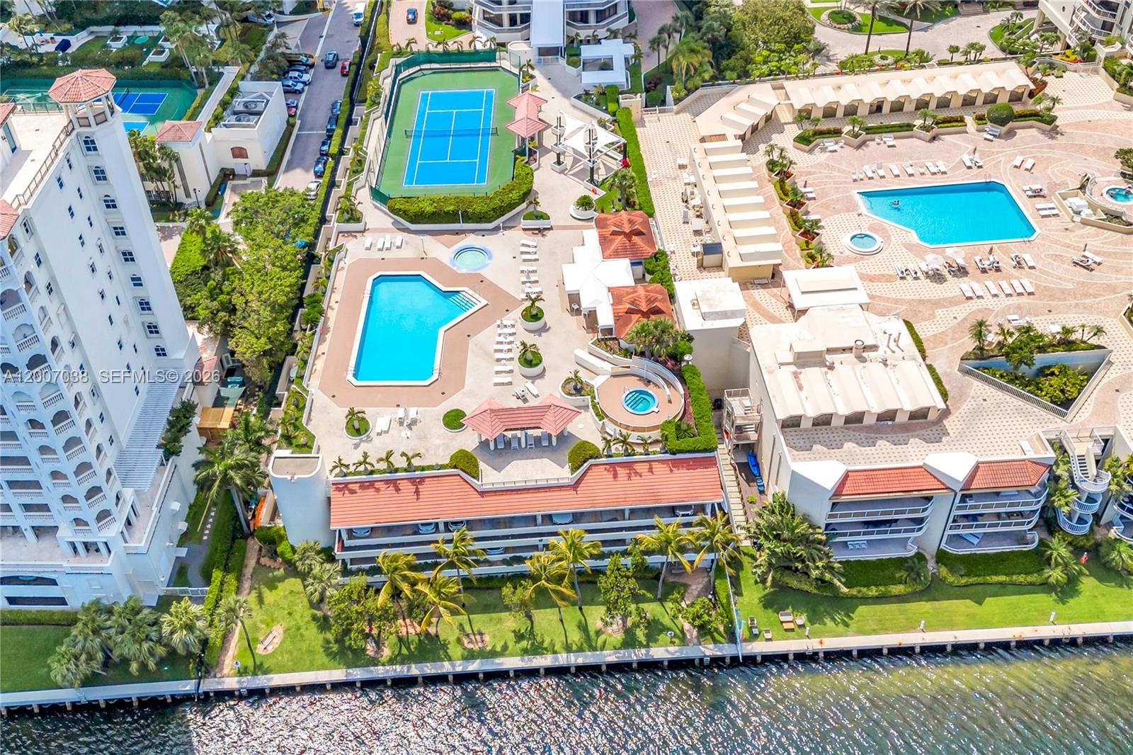 THE LANDMARK CONDO - Residential