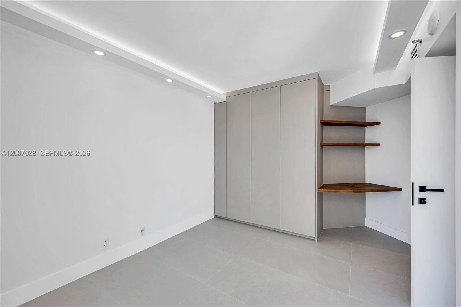 THE LANDMARK CONDO - Residential