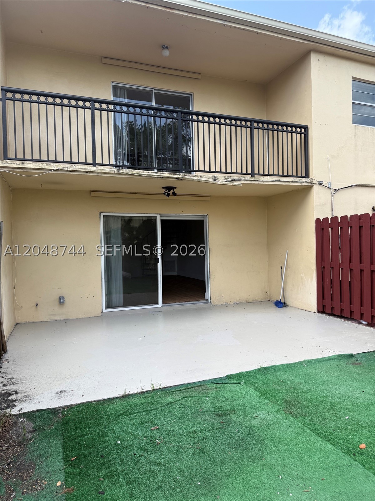 BRENTWOOD TOWNHOUSE 2 - Residential Lease