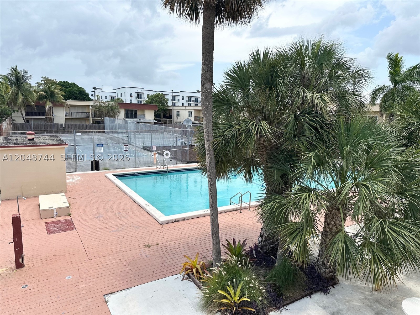 BRENTWOOD TOWNHOUSE 2 - Residential Lease