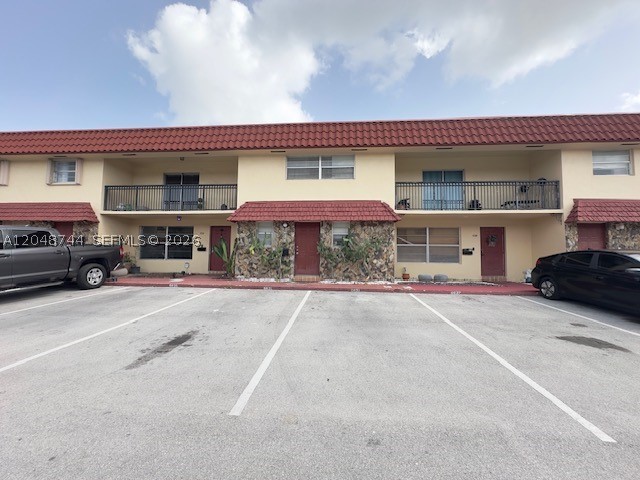 Up for lease a wonderful town home, two bedrooms, one bathroom and one-half bath downstairs for guess and friends, community pool, tennis courts, basketball court, two assigned parking spaces, children's park.