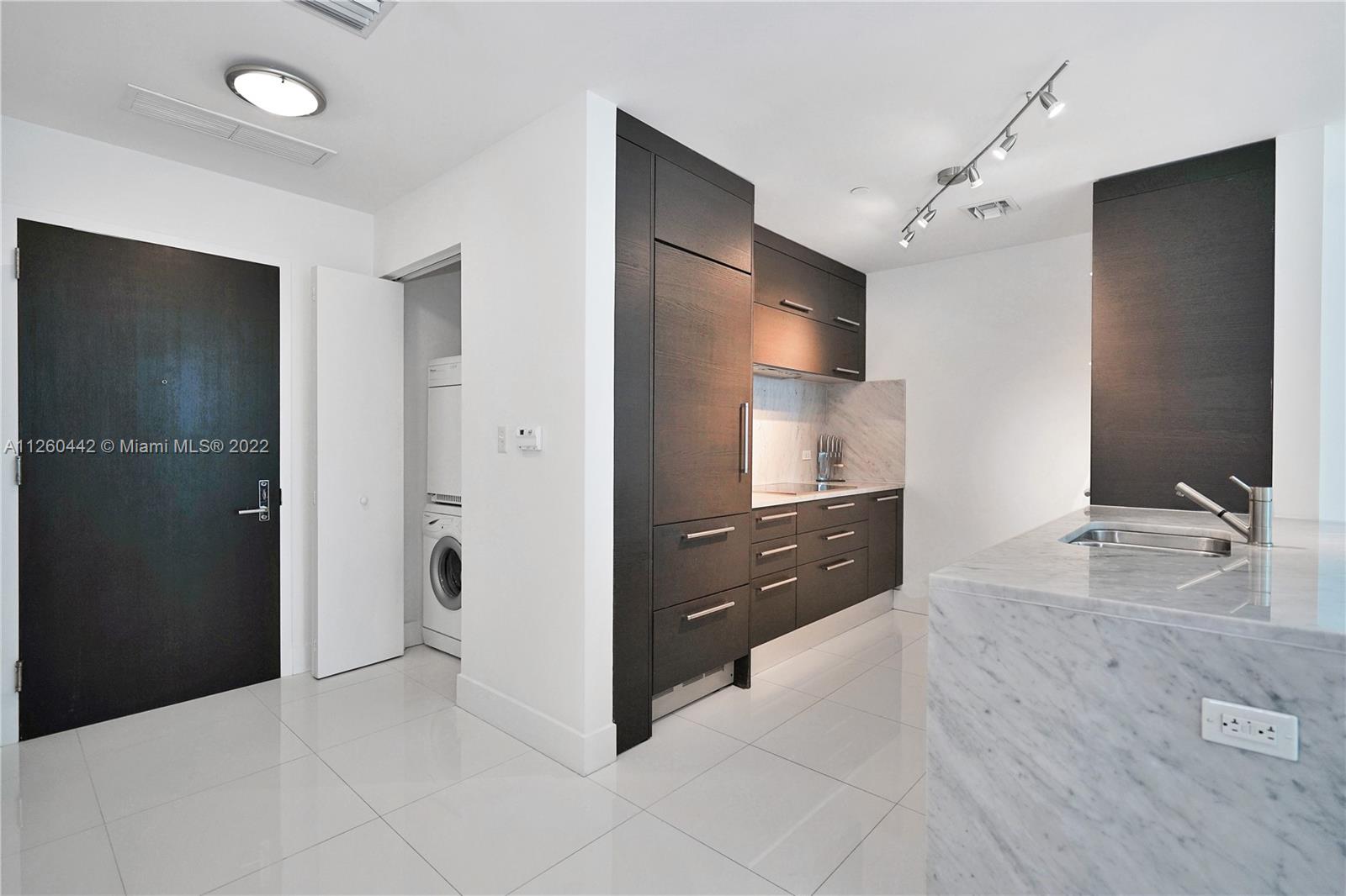 900 BISCAYNE BAY CONDO - Residential Lease