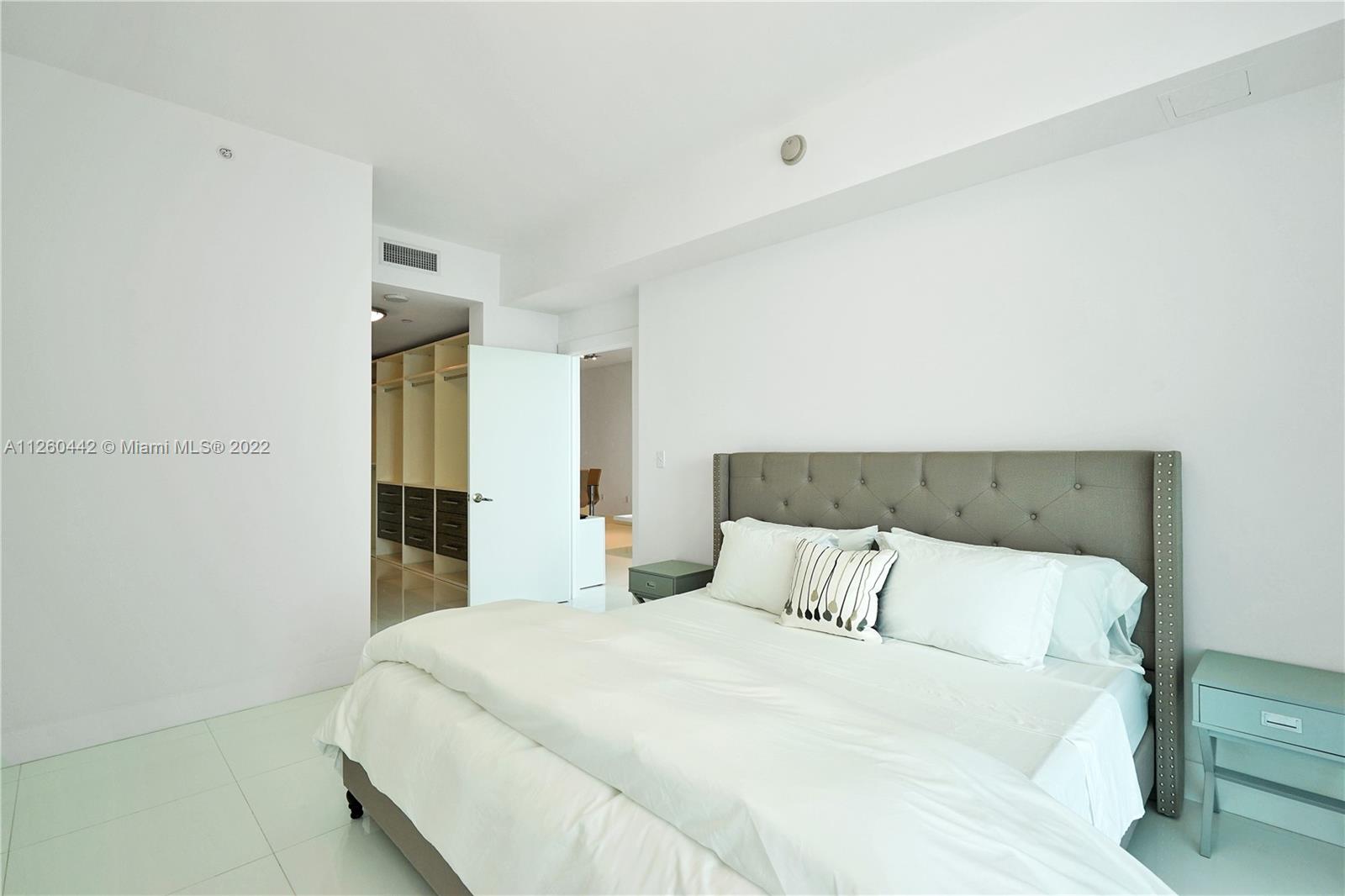 900 BISCAYNE BAY CONDO - Residential Lease
