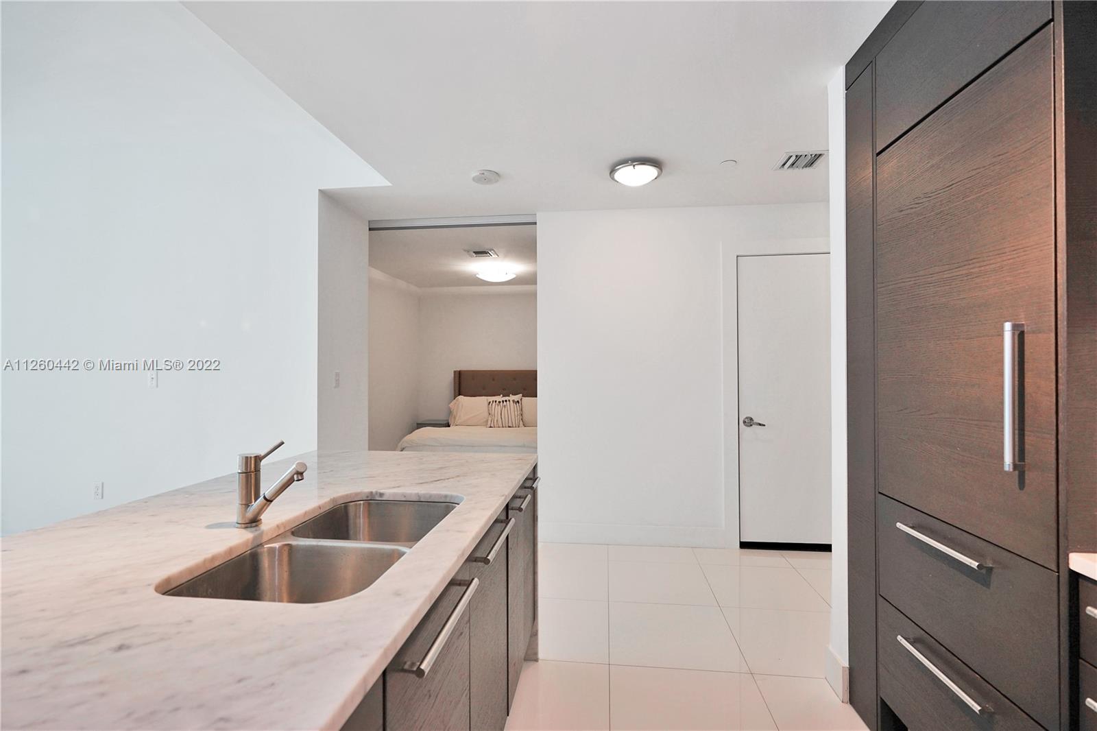 900 BISCAYNE BAY CONDO - Residential Lease