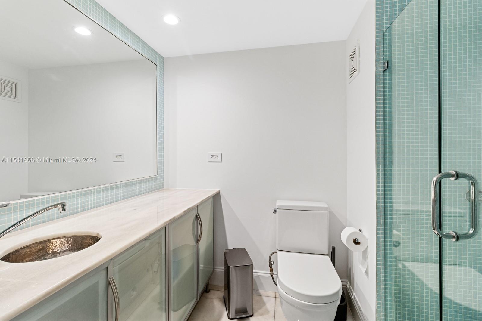 RONEY PALACE CONDO - Residential Lease