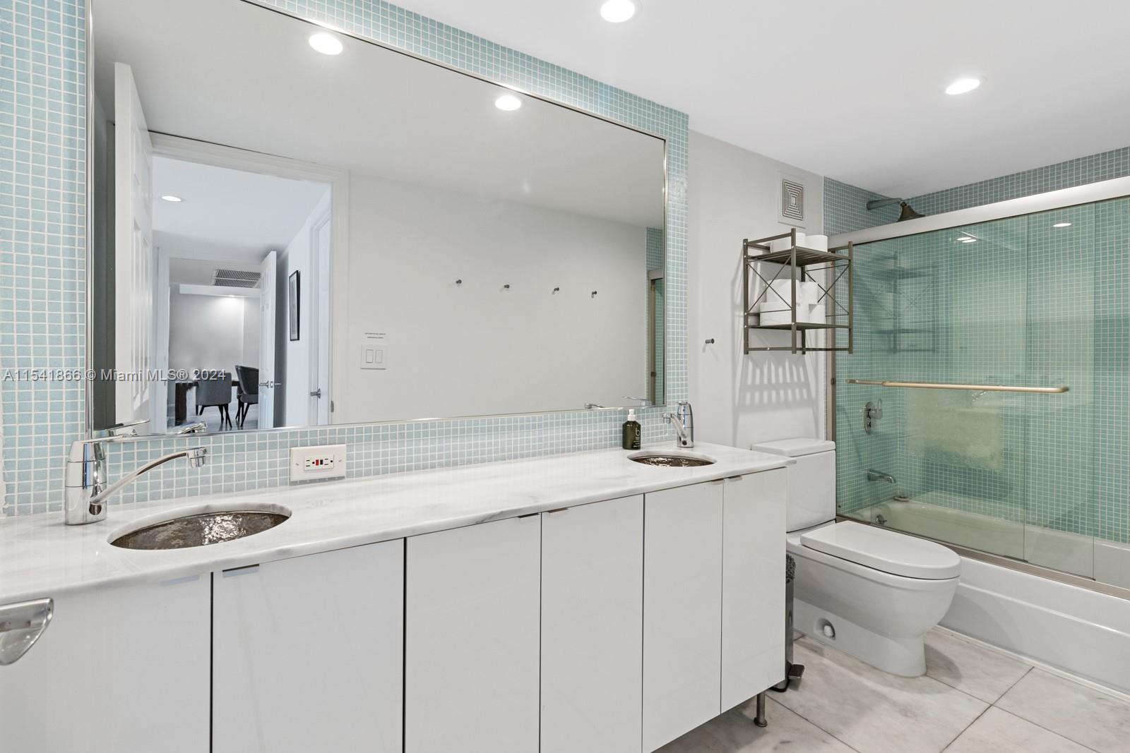 RONEY PALACE CONDO - Residential Lease