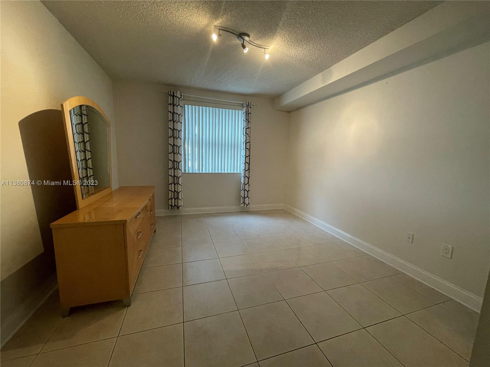 PORTO BELLAGIO CONDO - Residential
