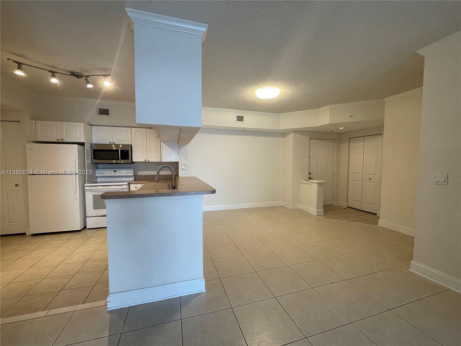 PORTO BELLAGIO CONDO - Residential