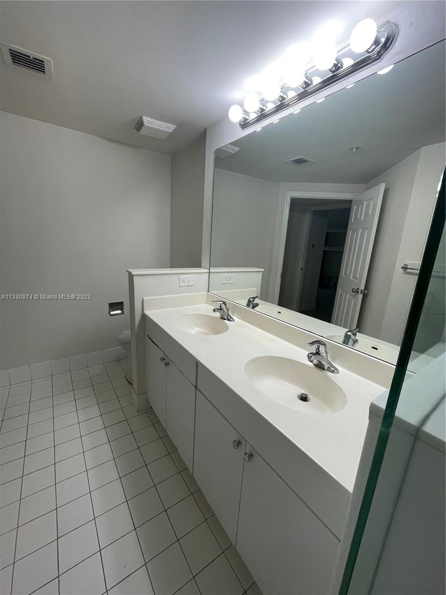 PORTO BELLAGIO CONDO - Residential