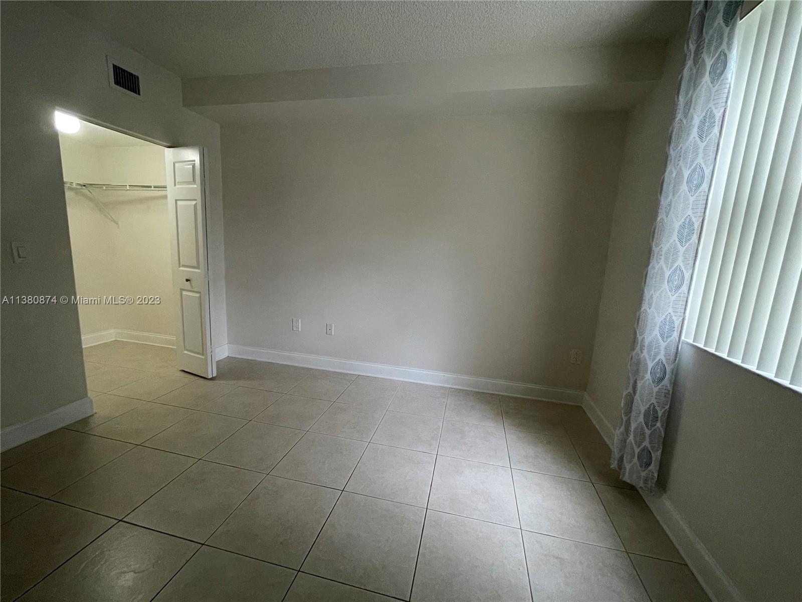 PORTO BELLAGIO CONDO - Residential