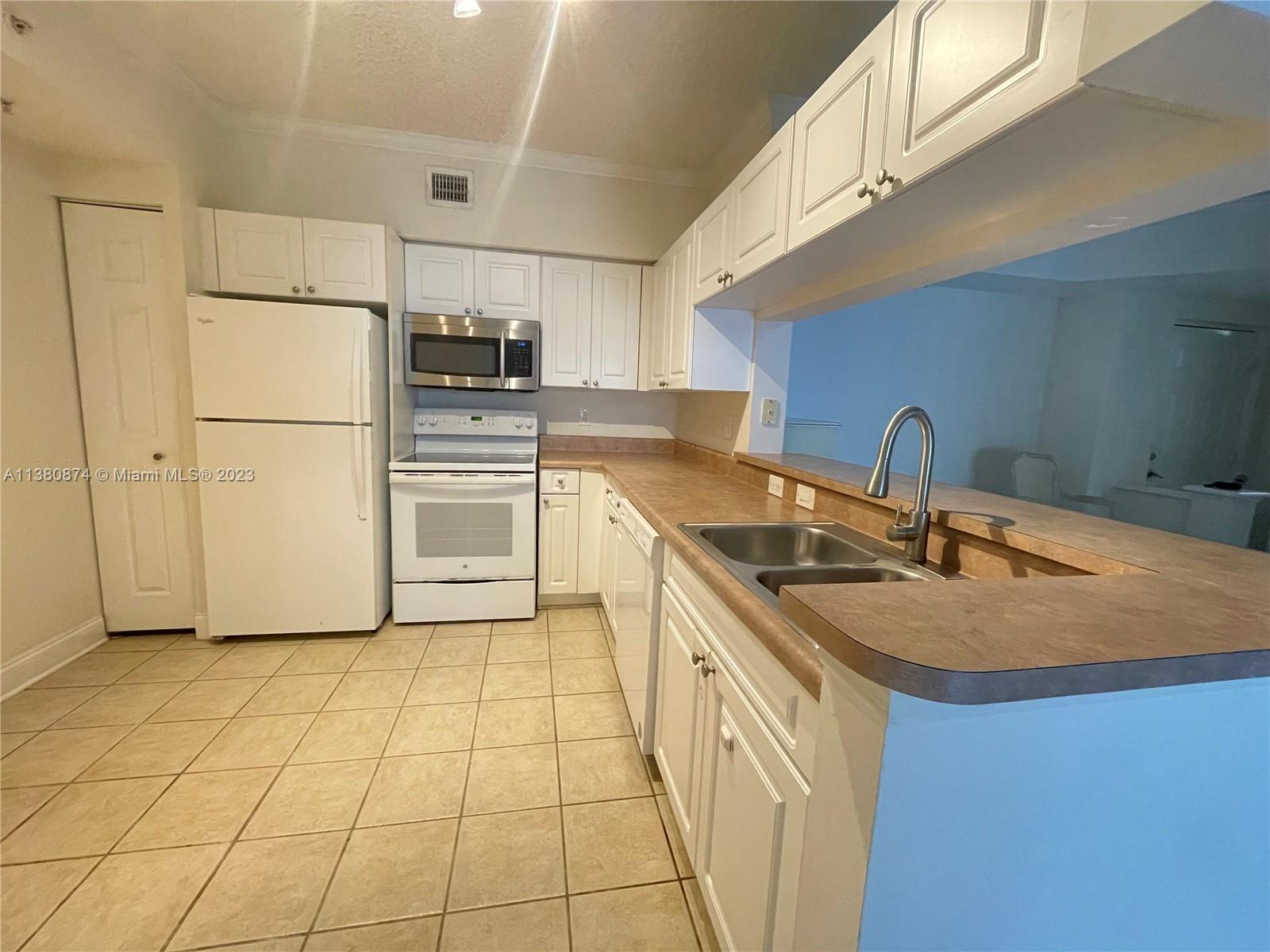 PORTO BELLAGIO CONDO - Residential