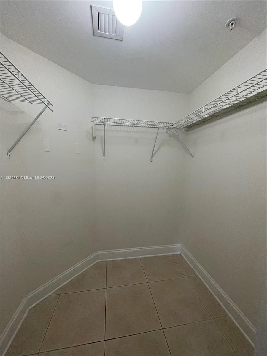 PORTO BELLAGIO CONDO - Residential