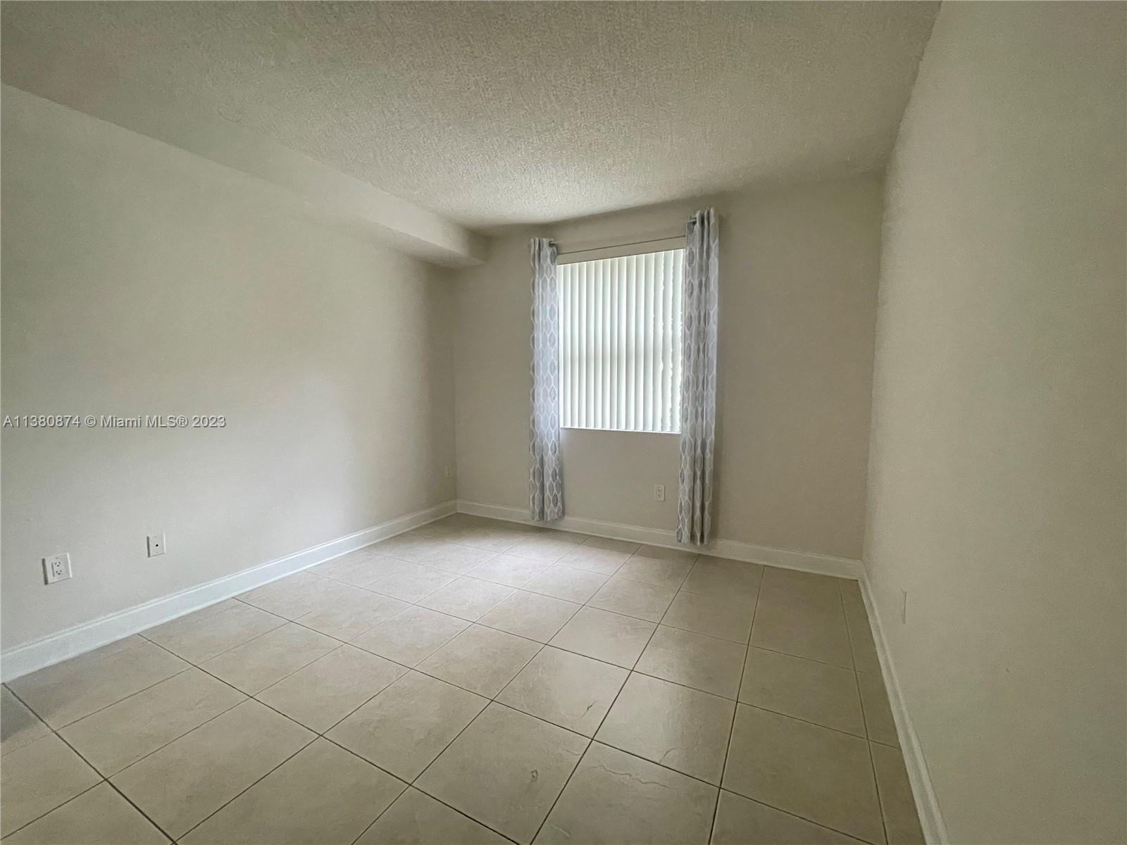 PORTO BELLAGIO CONDO - Residential