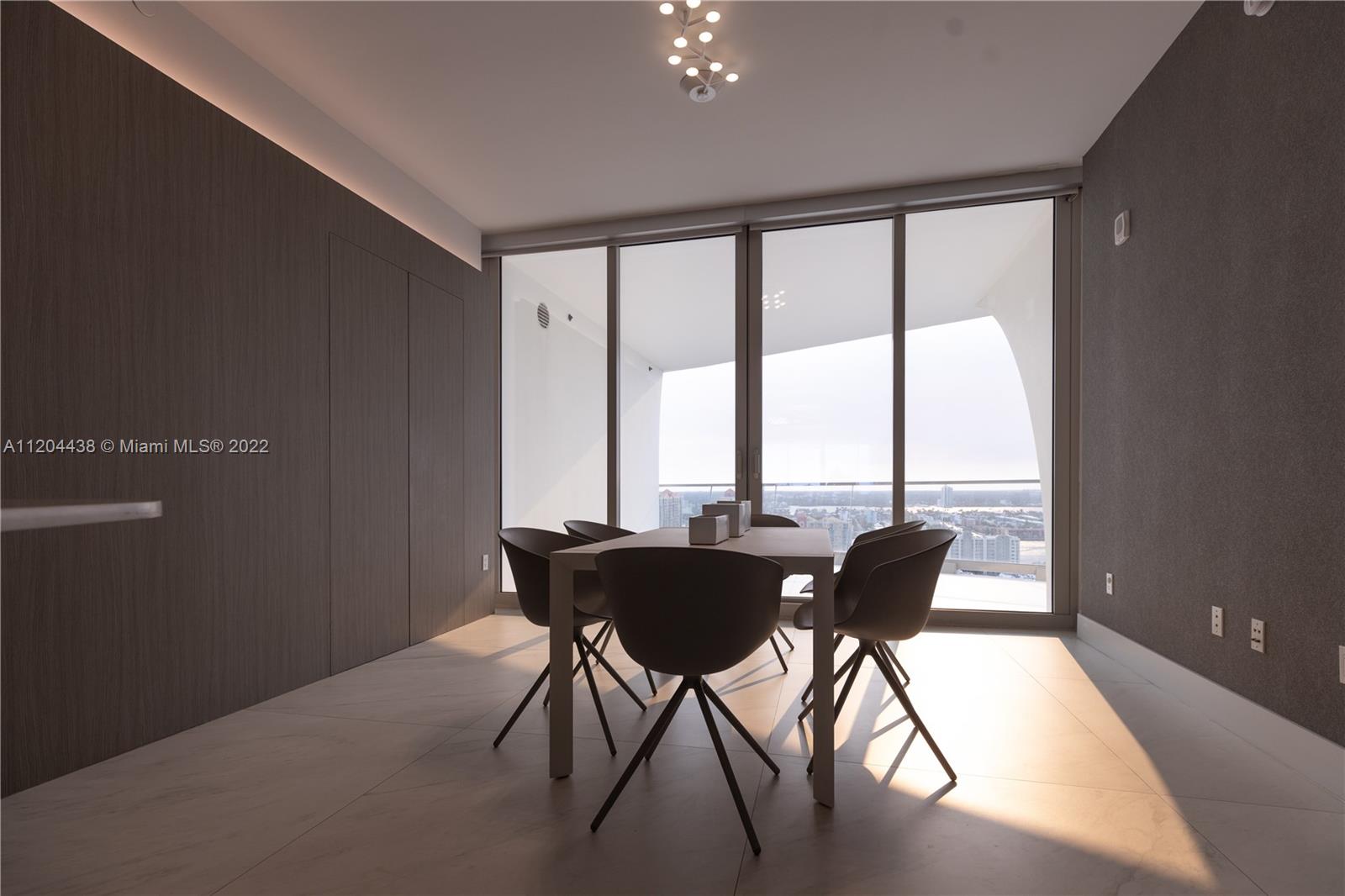 JADE SIGNATURE CONDO - Residential