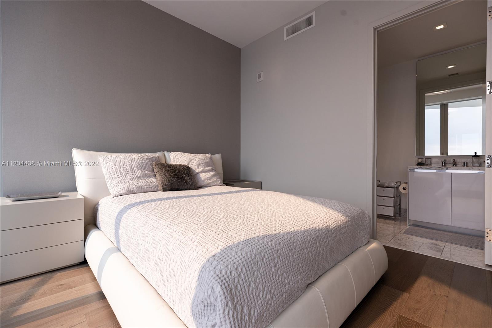 JADE SIGNATURE CONDO - Residential