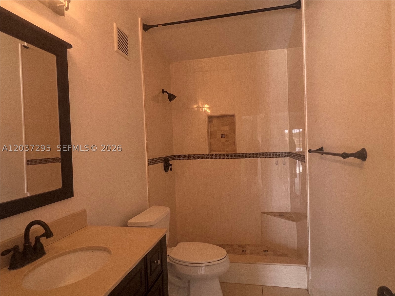 DEVON AIRE VILLAS SEC 9 - Residential Lease