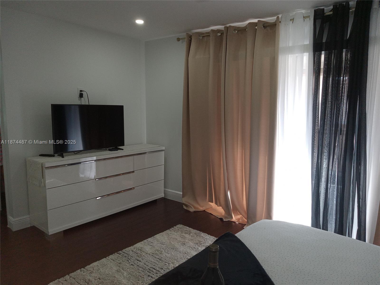 TOWNHOUSES AT JACARANDA - Residential Lease