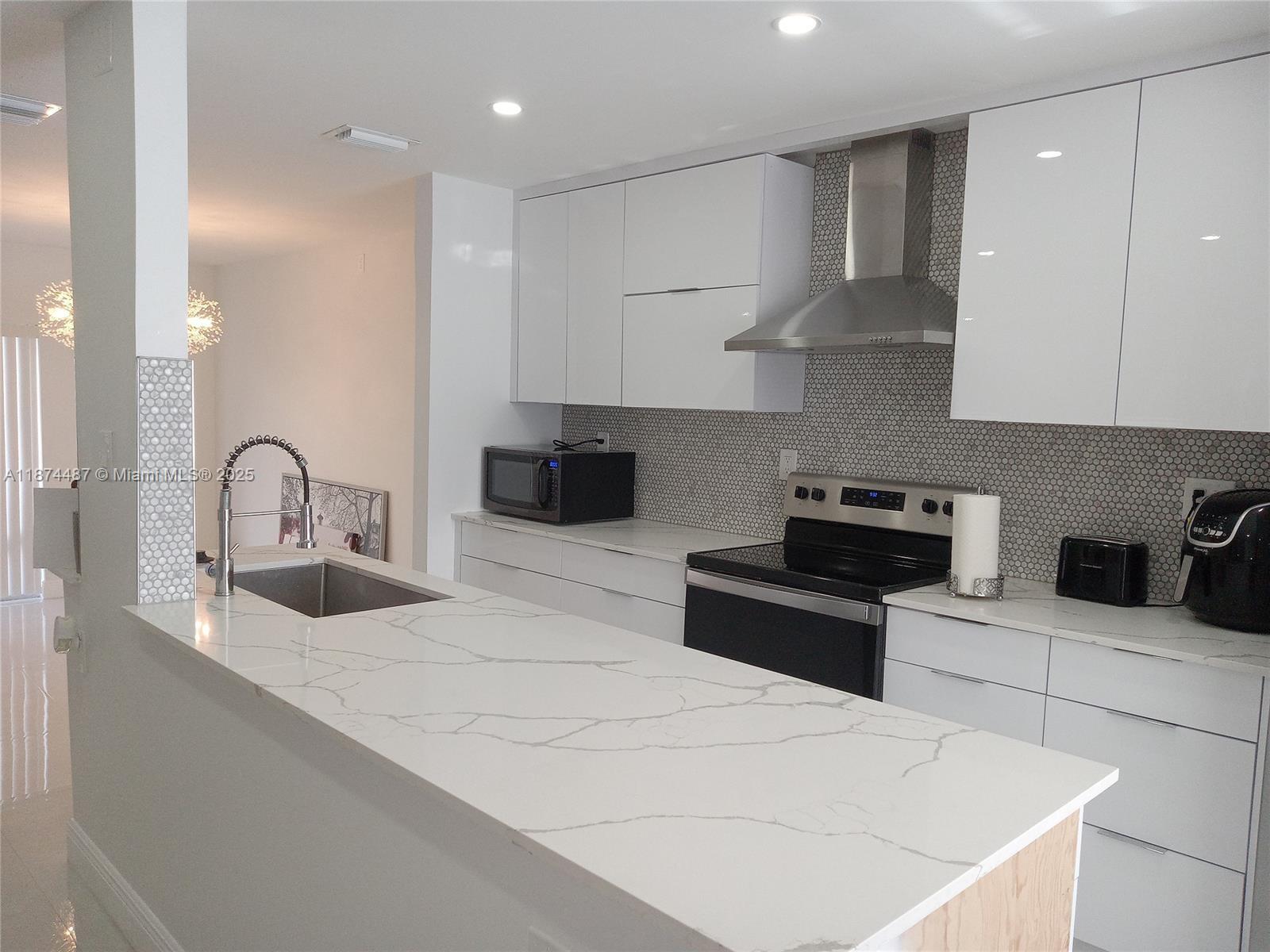 TOWNHOUSES AT JACARANDA - Residential Lease