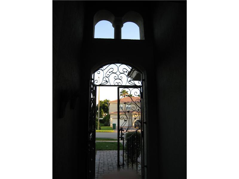 MONARCH LAKES - Residential Lease