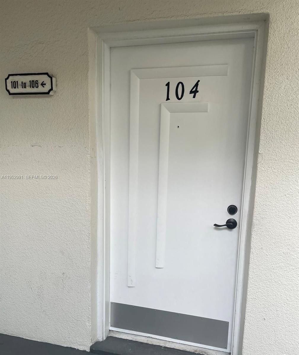 BEAUTIFUL AND SPACIOUS 2 BEDROOMS LOCATED WITHIN THE HEART OF SUNRISE.PET FRIENDLY COMMUNITY 
(1 PET UP TO 20 LBS) THIS BEAUTIFUL 2 BEDROOM 2 BATH CONDO IS LOCATED ON THE FIRST FLOOR AND FEATURES A LARGE PRIVATE BALCONY,FRESH PAINT, NEW APPLIANCES WITH AN ABUNDANCE OF NATURAL LIGHT.
