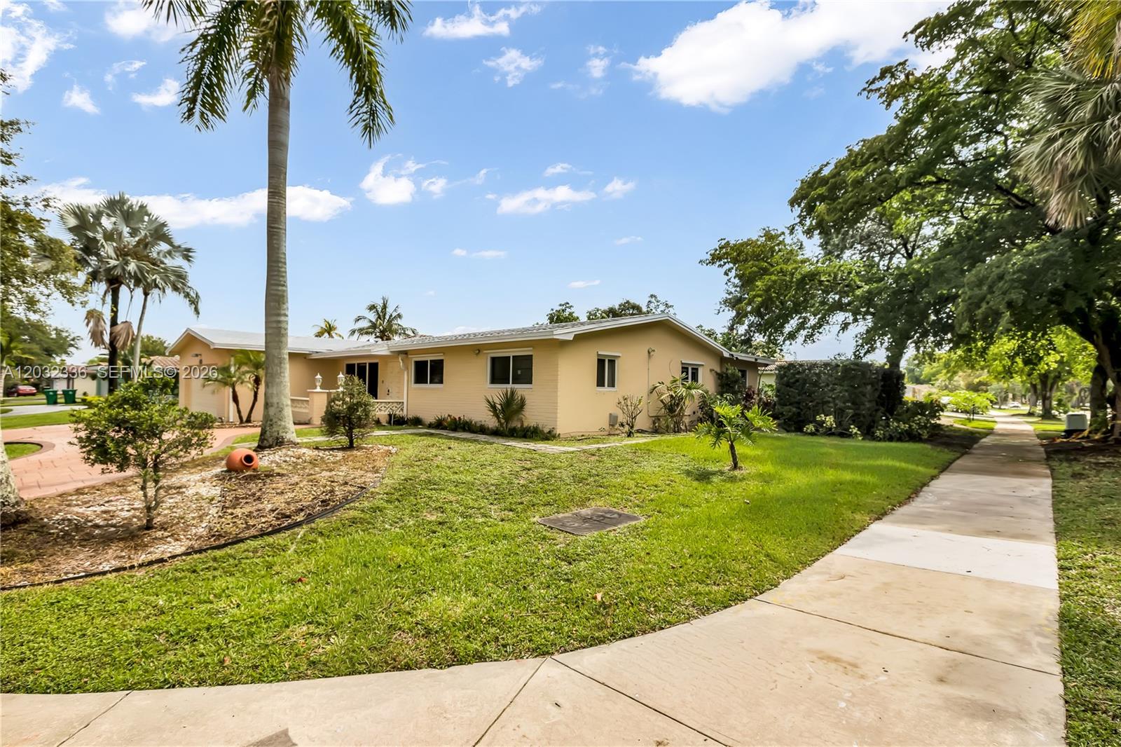 PEMBROKE LAKES SEC 1 - Residential