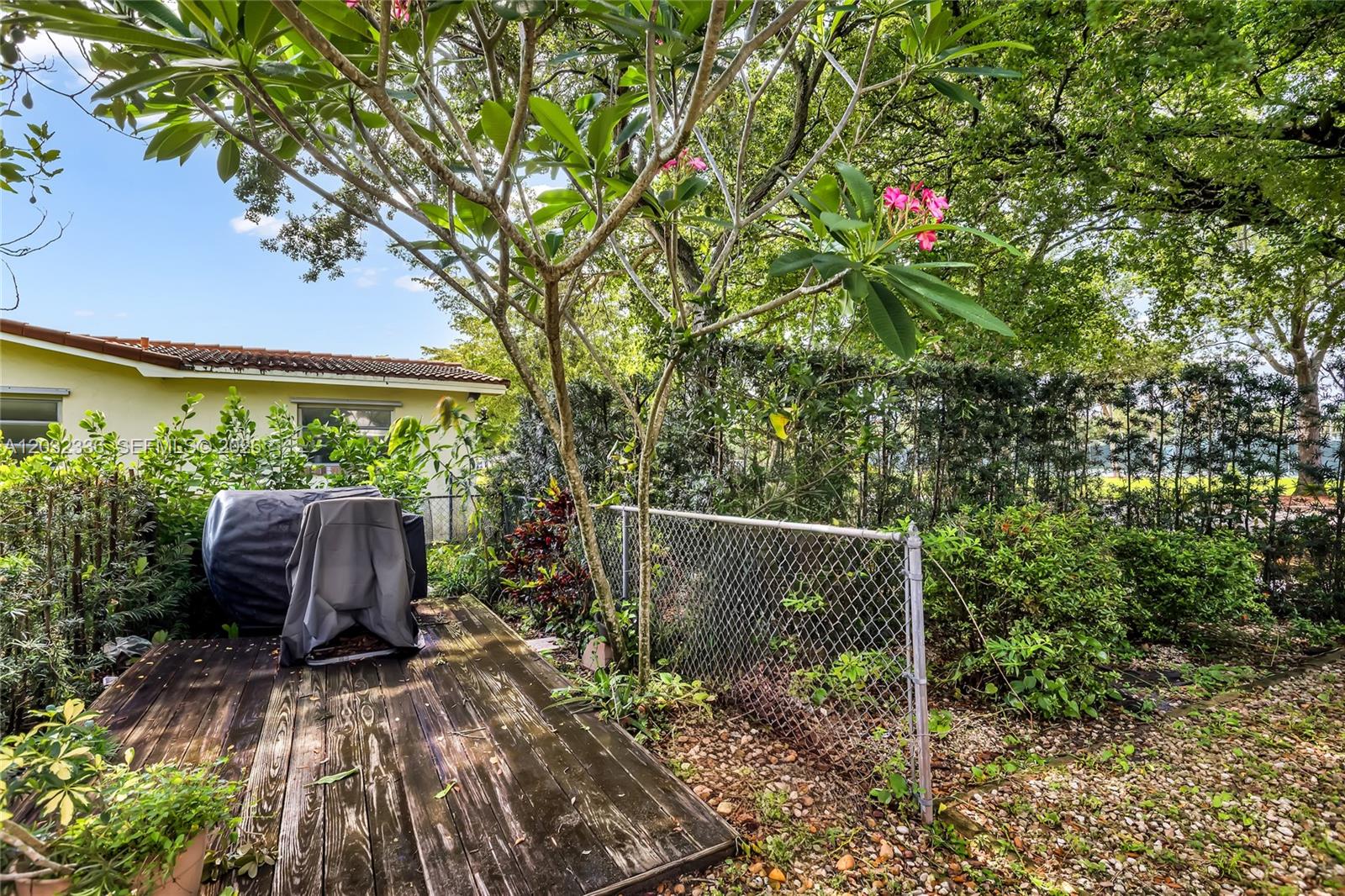 PEMBROKE LAKES SEC 1 - Residential