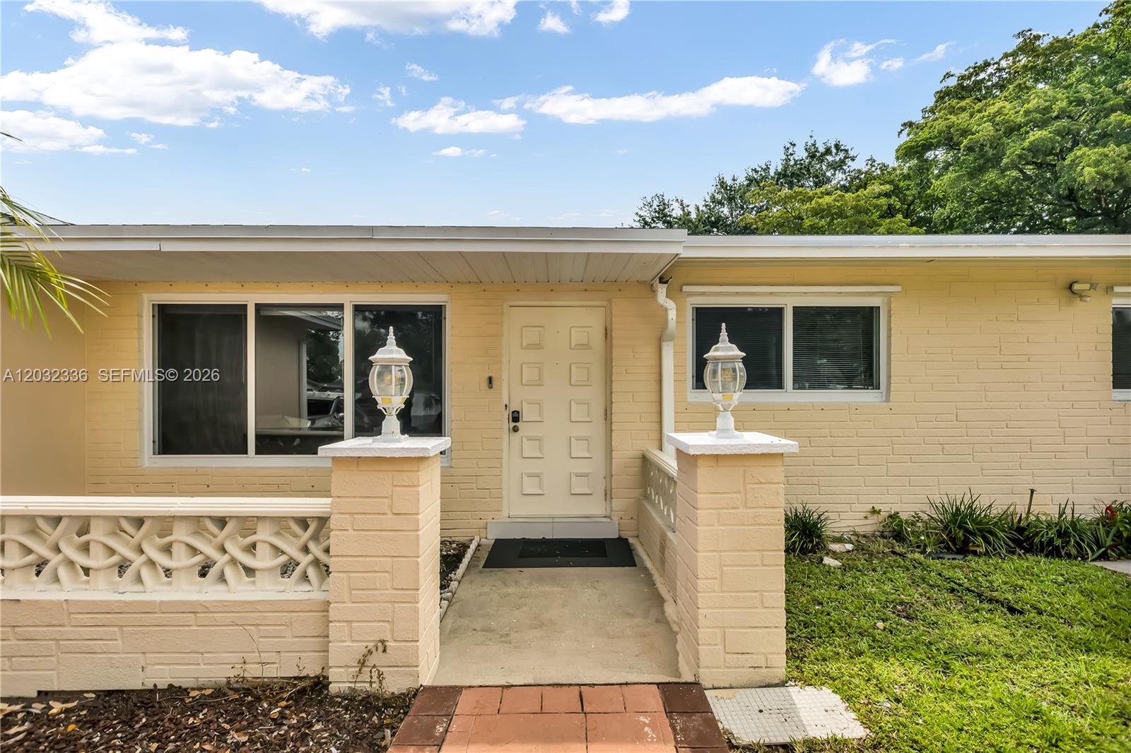 PEMBROKE LAKES SEC 1 - Residential