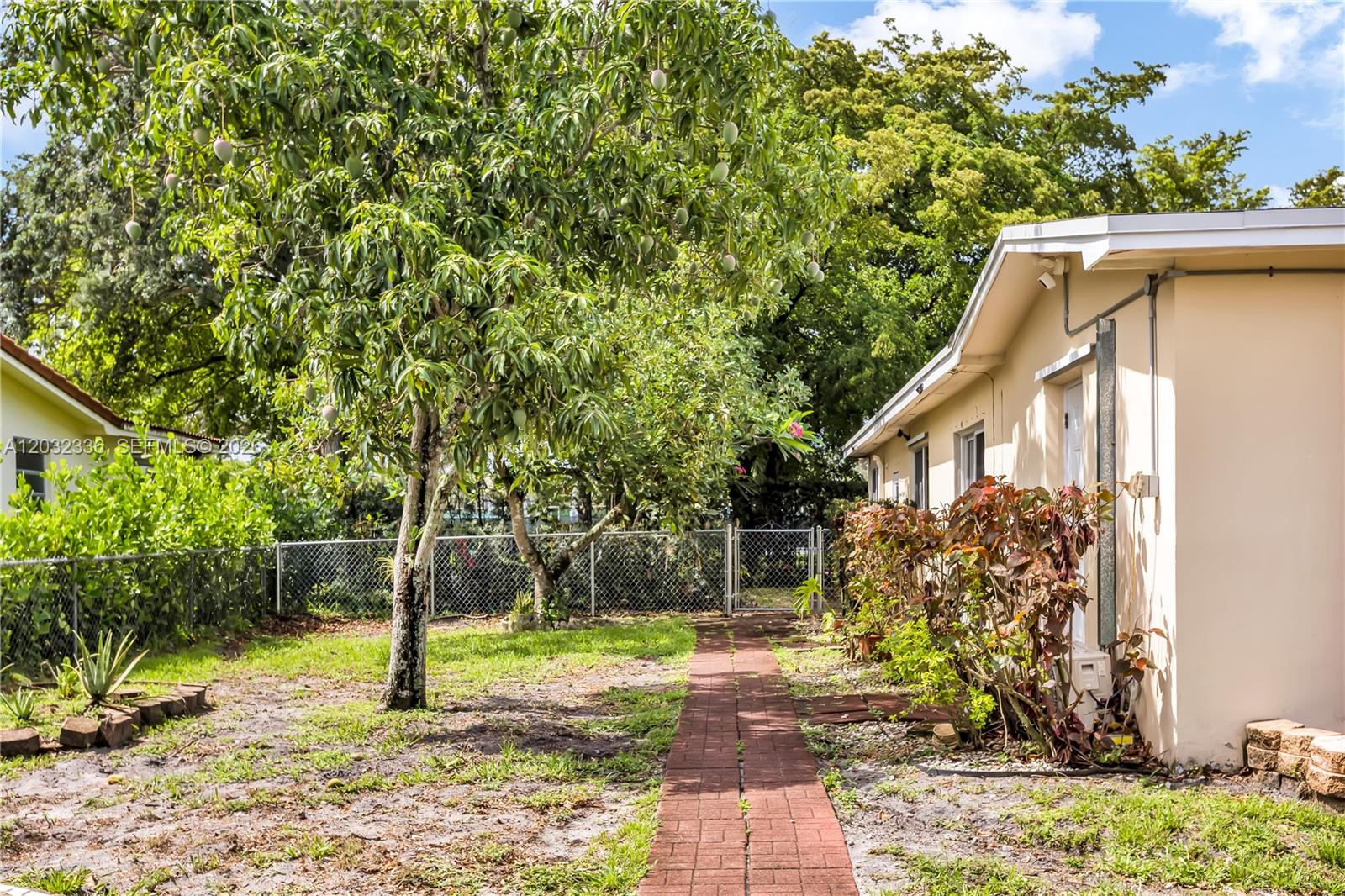 PEMBROKE LAKES SEC 1 - Residential