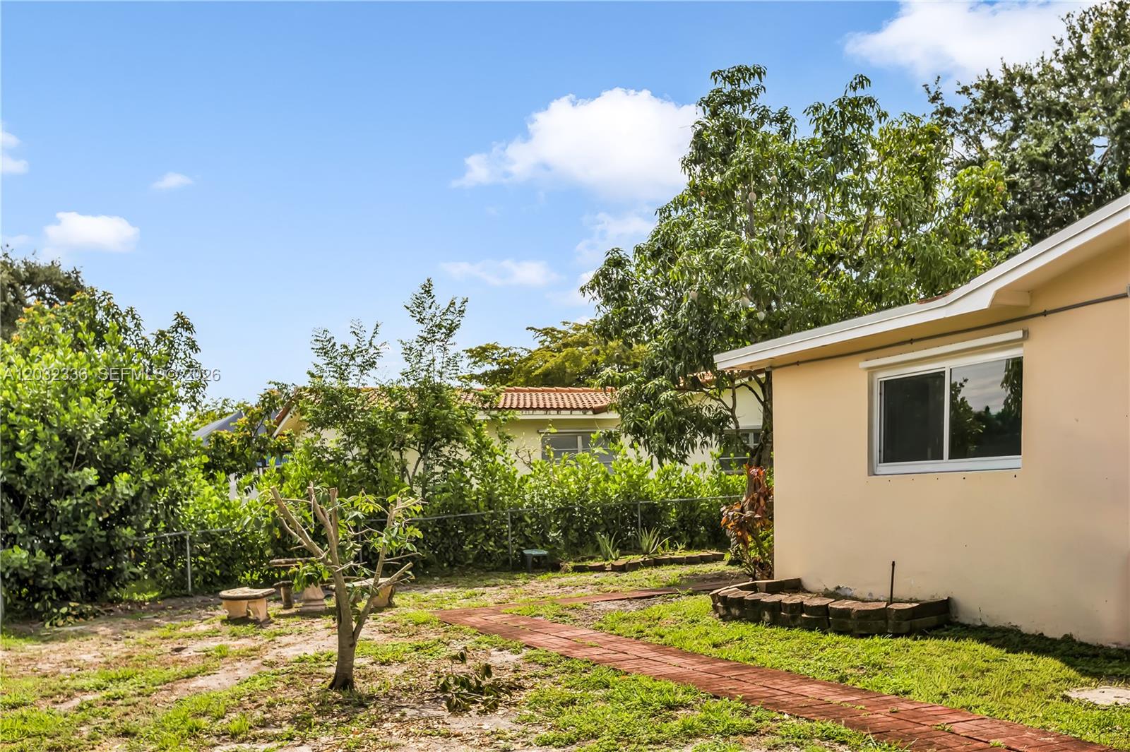 PEMBROKE LAKES SEC 1 - Residential