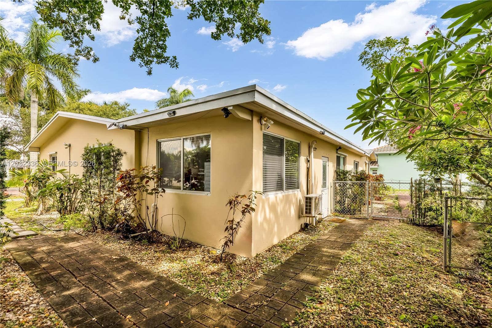PEMBROKE LAKES SEC 1 - Residential