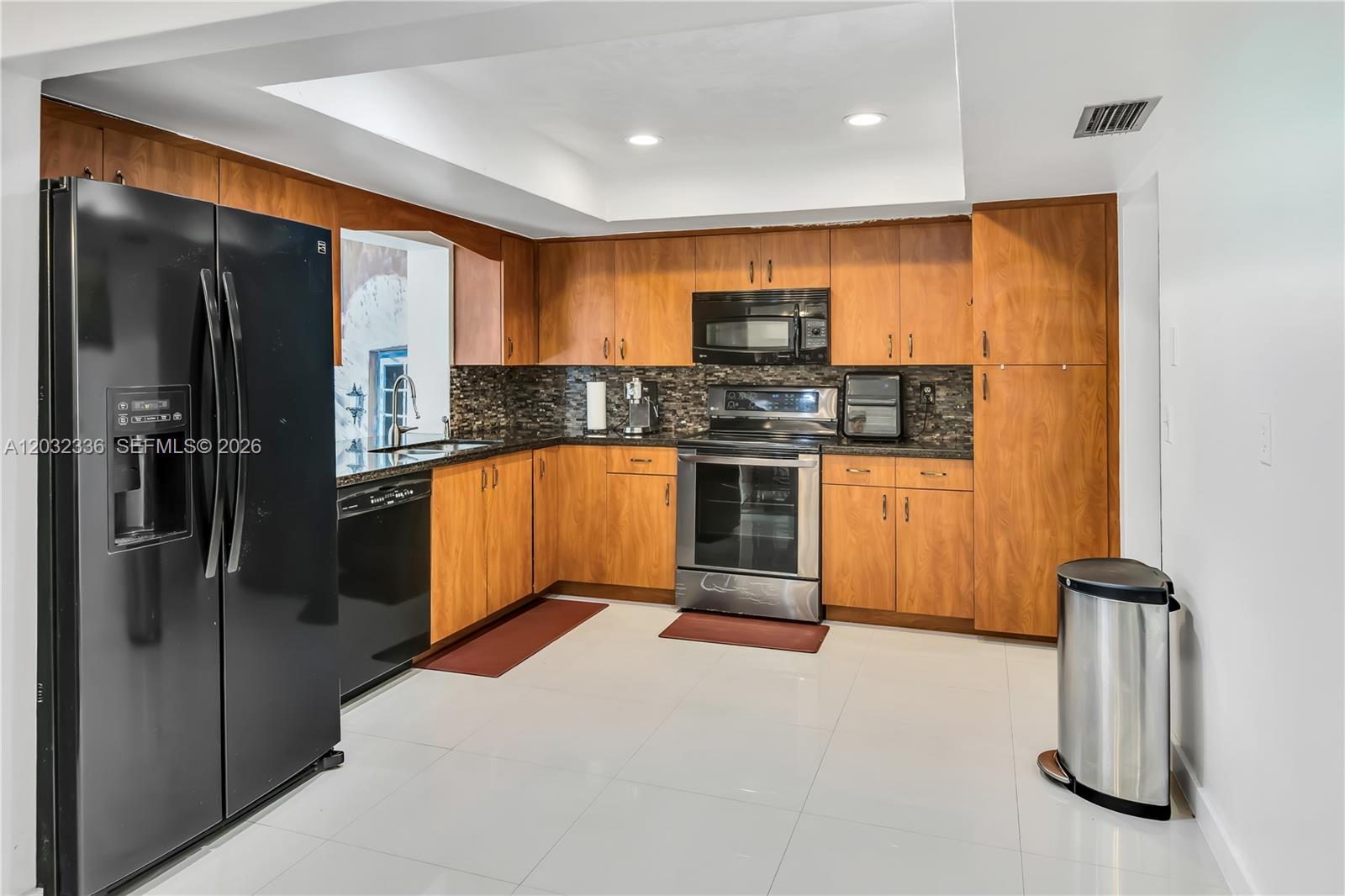 PEMBROKE LAKES SEC 1 - Residential
